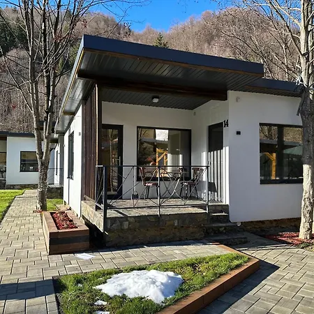 Identic Villa *
